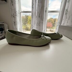 Elegant Mia Green Flats for Women